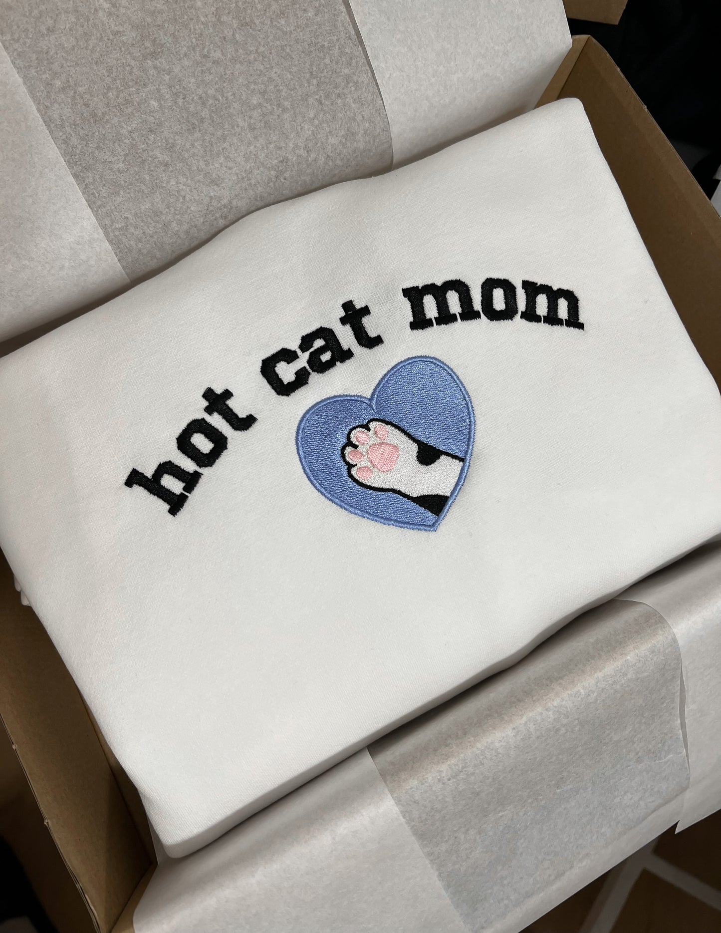 HOT CAT MOM