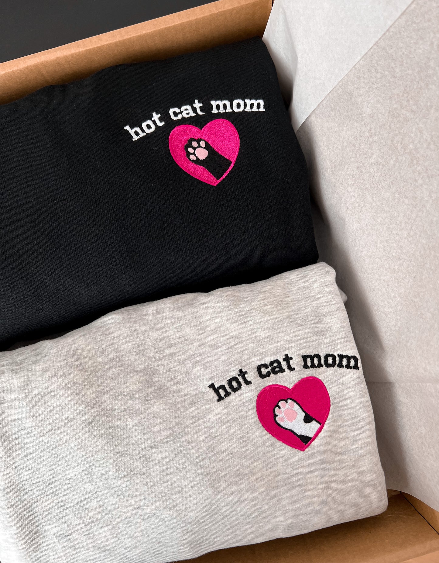 HOT CAT MOM