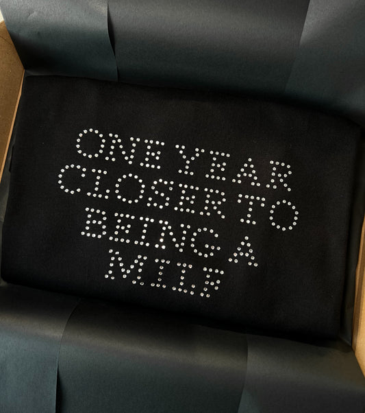 ONE YEAR CLOSER TO BEING A MILF DIAMENCIKI KOSZULKA